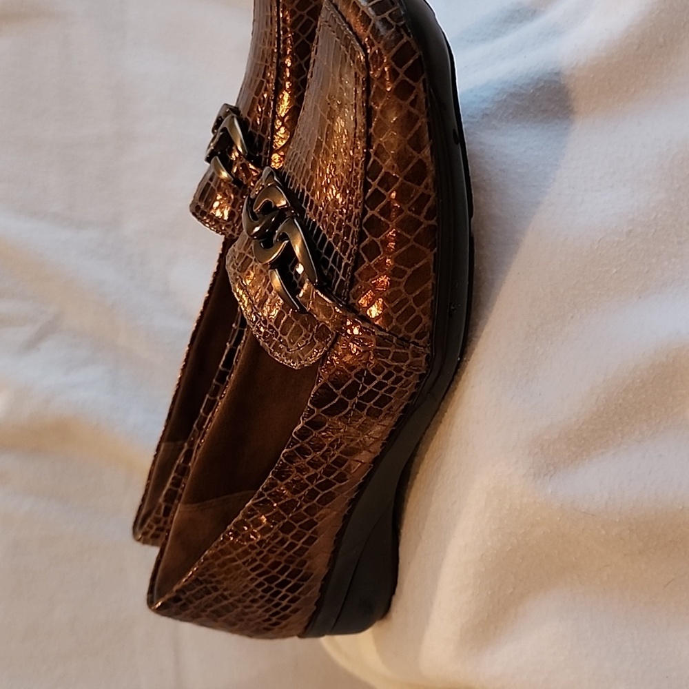 Liz Claiborne Benson Career Flat Brown Leather Reptile Embossed Loafer Size 7.5M - Picture 3 of 7